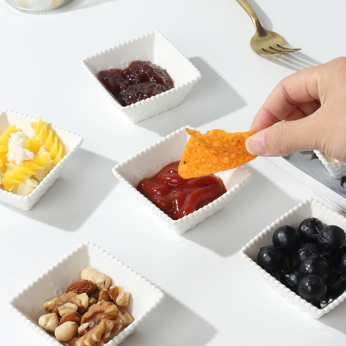UIBFCWN 20Pack Ceramic Dip Bowls Set, 2.3oz White Dipping Sauce Bowls/Dishes for Tomato Sauce, Soy Sauce Dish, Square Side Dishes, Mini Appetizer Plates for Condiment