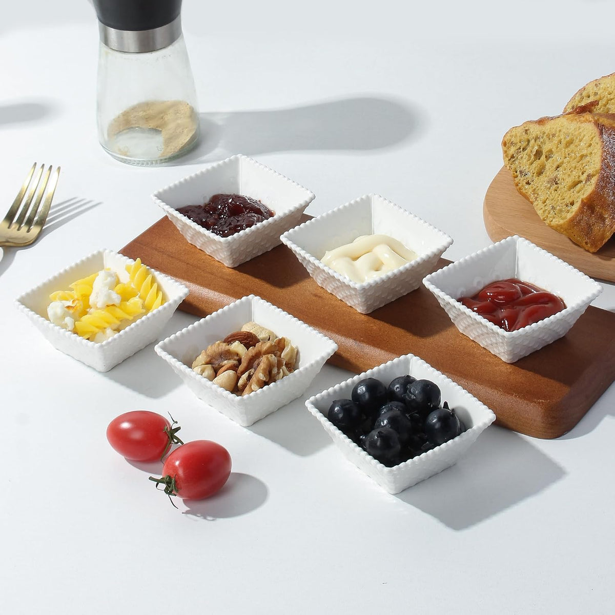 UIBFCWN 20Pack Ceramic Dip Bowls Set, 2.3oz White Dipping Sauce Bowls/Dishes for Tomato Sauce, Soy Sauce Dish, Square Side Dishes, Mini Appetizer Plates for Condiment